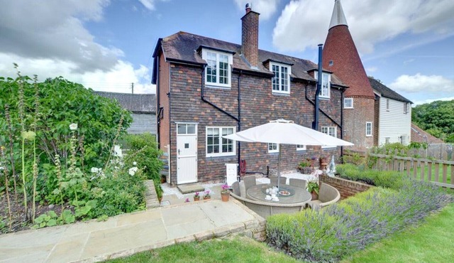 The Coach House - Two Bedroom House, Sleeps 4