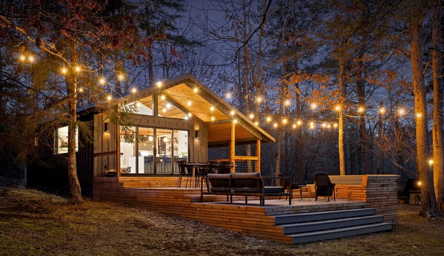 The Coalmont: Waterfront Tiny-Home Cabin Retreat