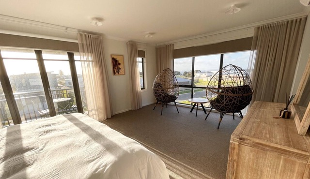 The Coastal Abode -Ocean views/cozy vibes/fire pit