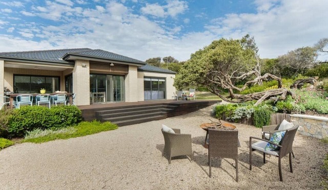 The Coastal Retreat @ St Andrews Beach