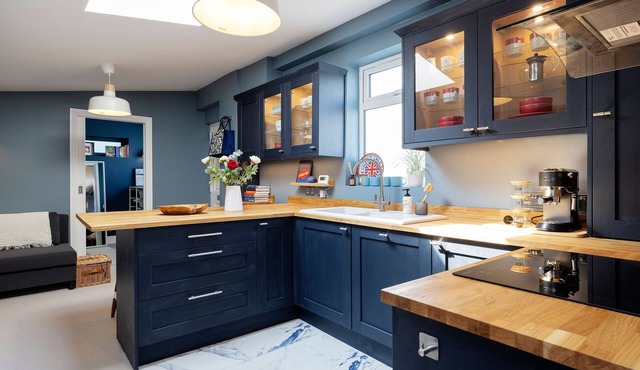 The Cobalt Cottage, by Veeve