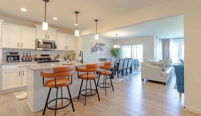 The Cobbin Luxe: Luxe Stay Minutes from Penn State