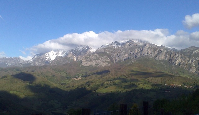 The Cobeña Viewpoint. 60 m house. with beautiful views of the Picos de Europa.