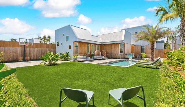 The Cocodrie at CastleDay - Private Pool, Spa