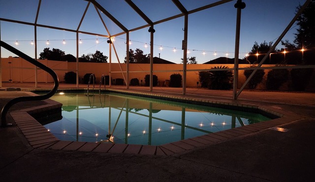 The Coconut Courtayrd-Private Pool& Tiki Hot Tub-Minutes From Fun-Walk 2 Golf