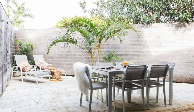 The Coconut Palm TWO - beach, cafes and pet friendly