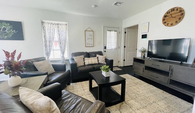 The Coffee House: 1 bedroom unit with free WiFi