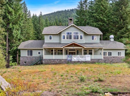 The Coho Lodge & The Chinook Lodge at Government Camp - Meredith Lodging