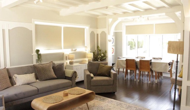 The Coign - period house close to Frinton beach