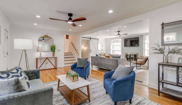 The Cola Gathering Spot | Sleeps 16 | 10 min to DT