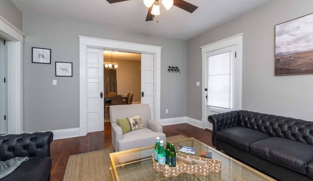 The Colonels Apartment is a freshly renovated 3bedroom 1bath downtown Richmond apartment