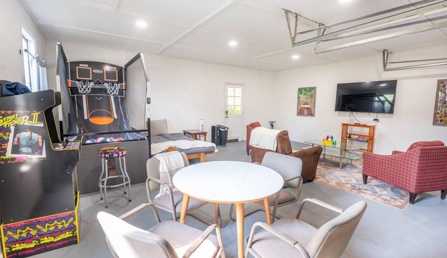 The Colonial : 3bdr + Game Room + Cowboy Pool
