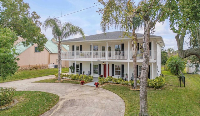 The Colonial Hangar Estate at Willow Oak