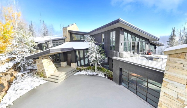 The Colony | Walk To Slopes, Hot Tub, Parking | KBM Resorts | Walk to Slopes, Hot Tub, Parking | 2 homes, 9 Bedrooms | ML-2510