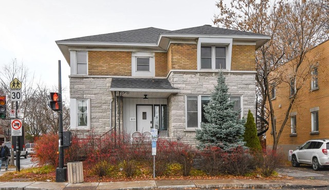 The Color House | Subway | AC | Free Parking | Near a Metro Station
