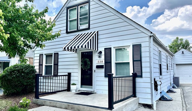 The Columbus Cape Cod Cottage | 1st Floor Beds!