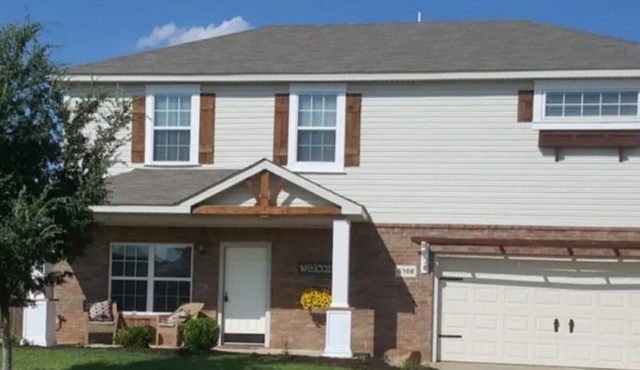 The Comfort Gathering , 4 bedrooms, 2 kings, 3 bath, sleeps 16, group-friendly.