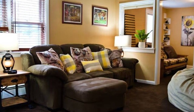 The Comfy Nest, Minutes to Waterparks, Outlets, Casino