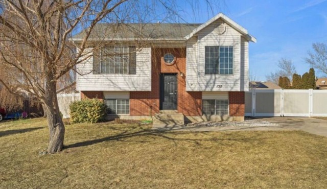 The Comfy Stay 4-bedroom house with WiFi, AC in fabulous Clearfield