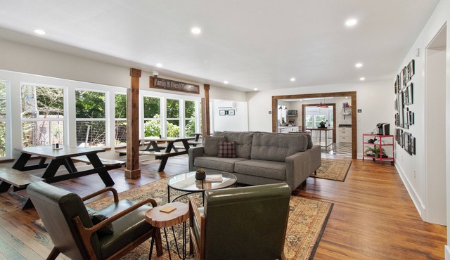 The Commercial Hotel