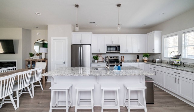 The Common House - 7 min to LU, Family Friendly, Great Location, sleeps up to 8!