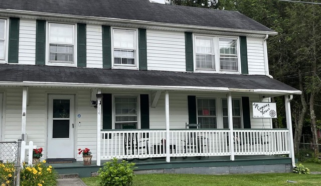 The Company House of Pocahontas - minutes from Spearhead & HM trails