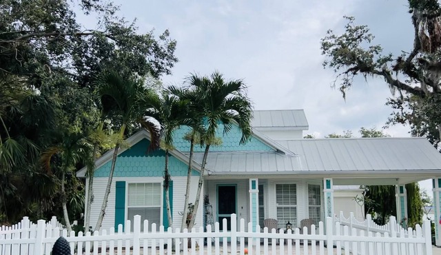 The Conch and Cracker Cottage in Alva