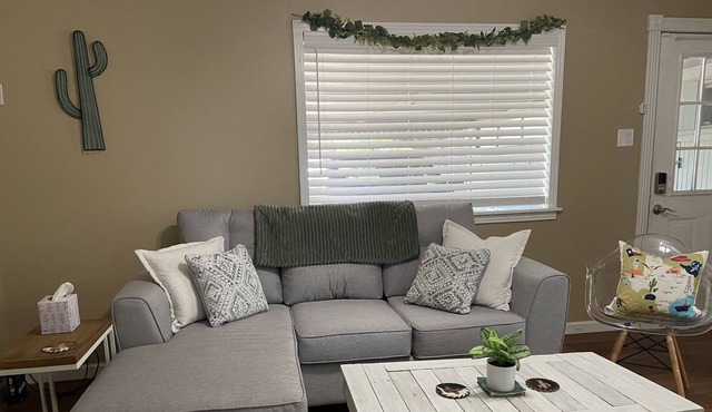 The Concho Cottage - 8 mins to Downtown & pet friendly!