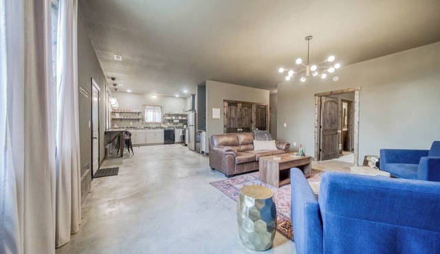 The Concord: A charming 2-bed 2-bath pet friendly house in historic Saint James