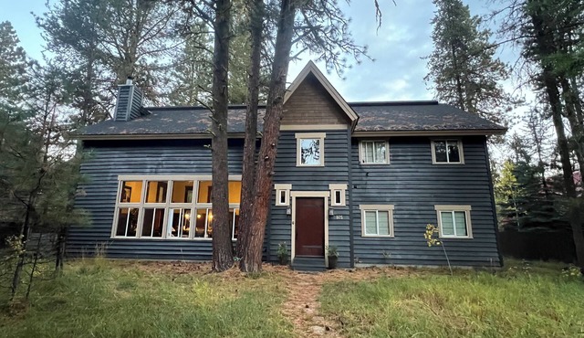 The Conifer Lodge in heart of Mccall. Central location for large gatherings!