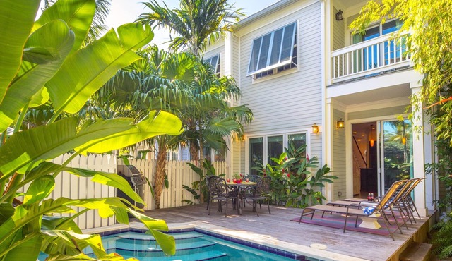 *THE CONTENTED CRANE @ OLD TOWN* Home & Pool Near Duval + LAST KEY SERVICES.