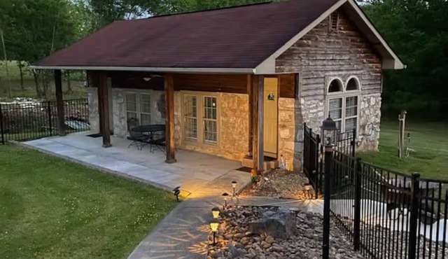 The Coop: 25-30 minutes from Smokies-pool access