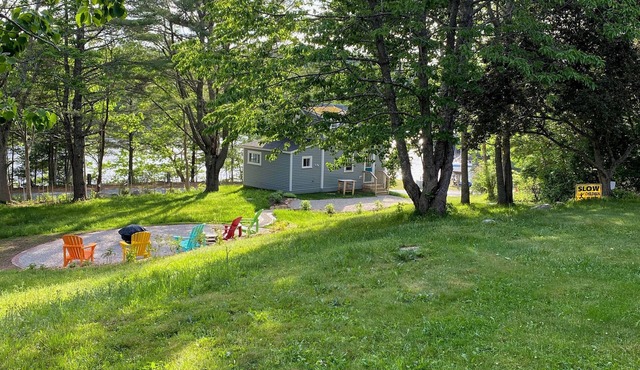 The Cooperage: Renovated historic cottage on river