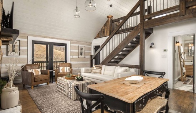 The Copper Cabin: Creek-side Mountain Luxury