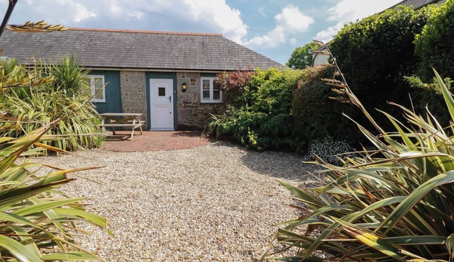 THE COPPER HOUSE, pet friendly, country holiday cottage in Truro