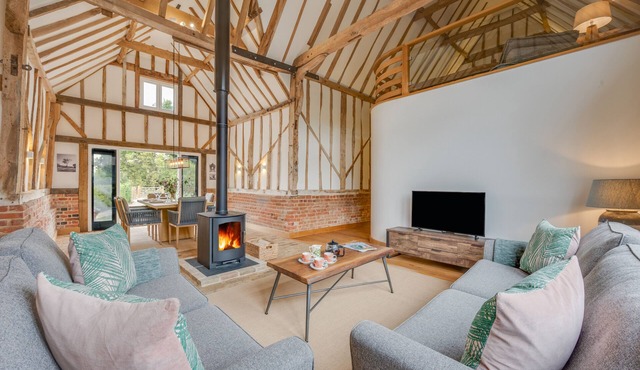 The Corn Barn - Three Bedroom House, Sleeps 6