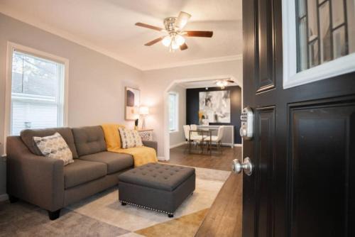 THE CORNER COTTAGE - Contemporary 2BD in Peoria