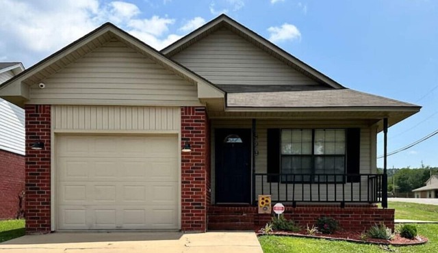 The Corner View: Cute, Clean and Cozy Home!