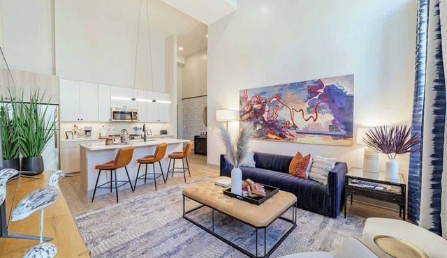 The Cornerstone - Designer 4BR Flat in Bucktown/WP