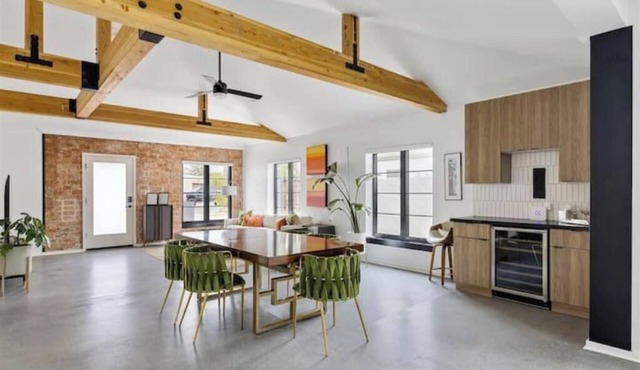 The CoroMODo Oasis: Walkable Historic Home, Pool + Outdoor Kitchen, Fast Wi-Fi