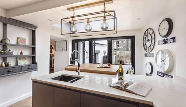 The Coronation Family Cottage - Hot Tub