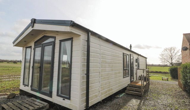 THE COSY CARAVAN, pet friendly, with a garden in Thirsk