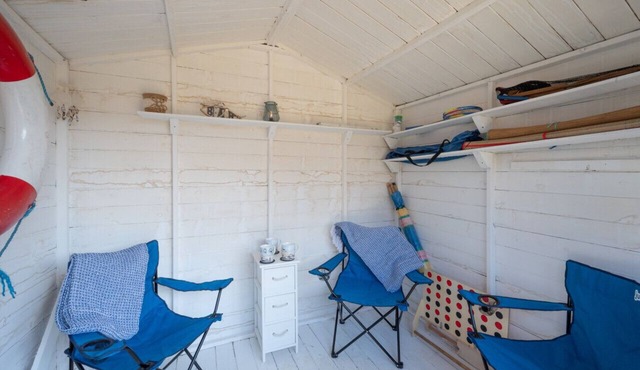 The Cosy Coastal - Two Bedroom House, Sleeps 3