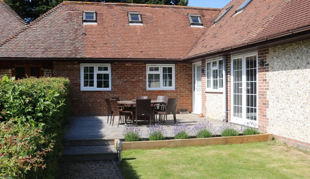 The Cottage At Flintstone Cottages Near Chichester Goodwood Sleeps 6/8
