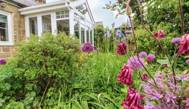 THE COTTAGE, 5 RICHLEY TERRACE, family friendly in Matfen