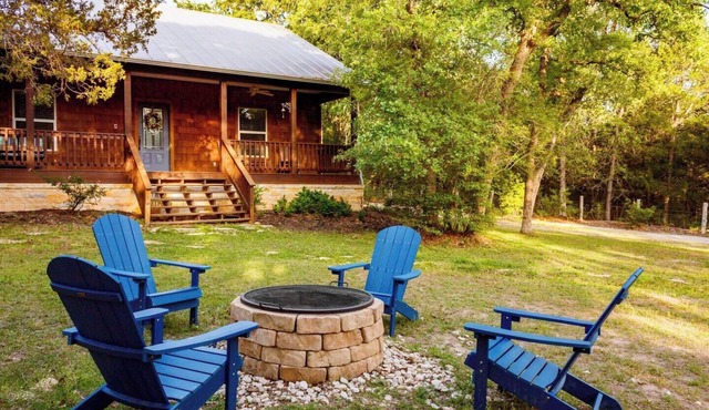 The Cottage, A Tranquil Pet-Friendly Retreat on 42 Acres at Lost Pines Shire