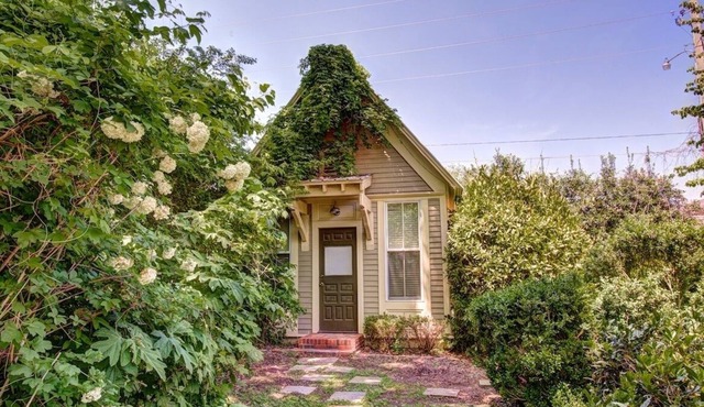 The Cottage - an historic 100 year old building (perfect Get-A-Way)