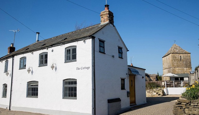 The Cottage and The Nook, Cotswolds, Sleeps 6 plus an Infant