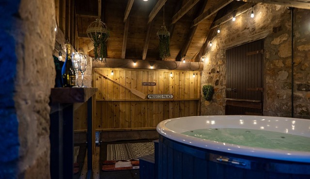 The Cottage at Barraston Farm - a cottage that sleeps 10 guests in 4 bedrooms