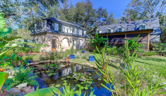 The Cottage at DuPont. Elegantly Spacious with a Private Charleston Garden